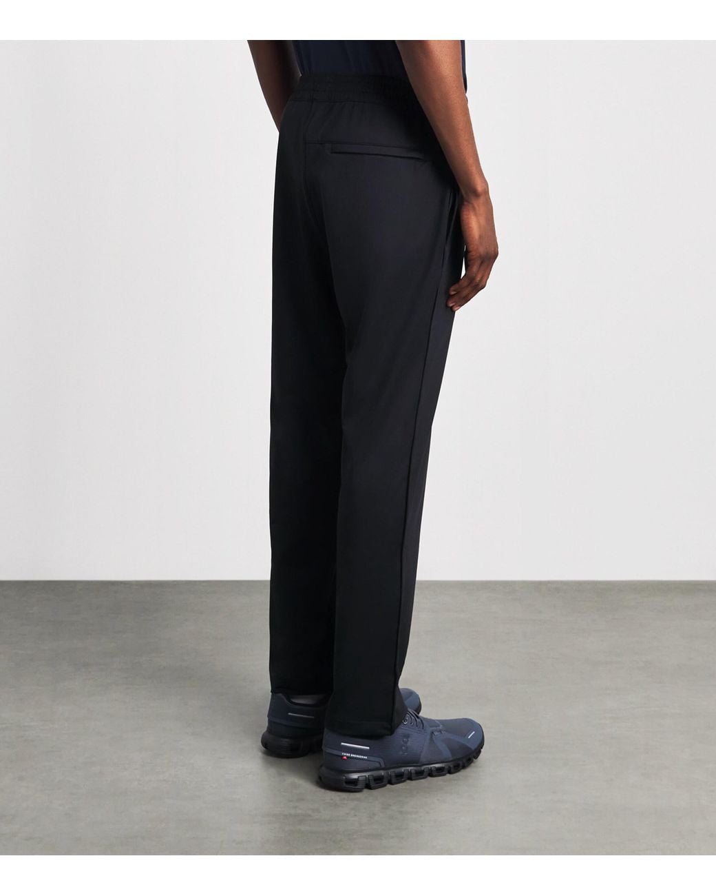vuori Black 30' Sunday Sweatpants for men