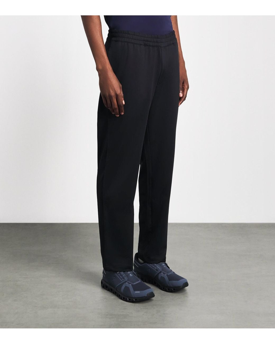 vuori Black 30' Sunday Sweatpants for men