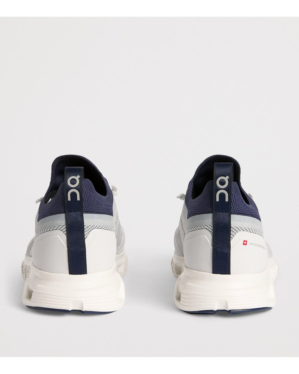 On Shoes White Cloud 6 Versa Trainers for men