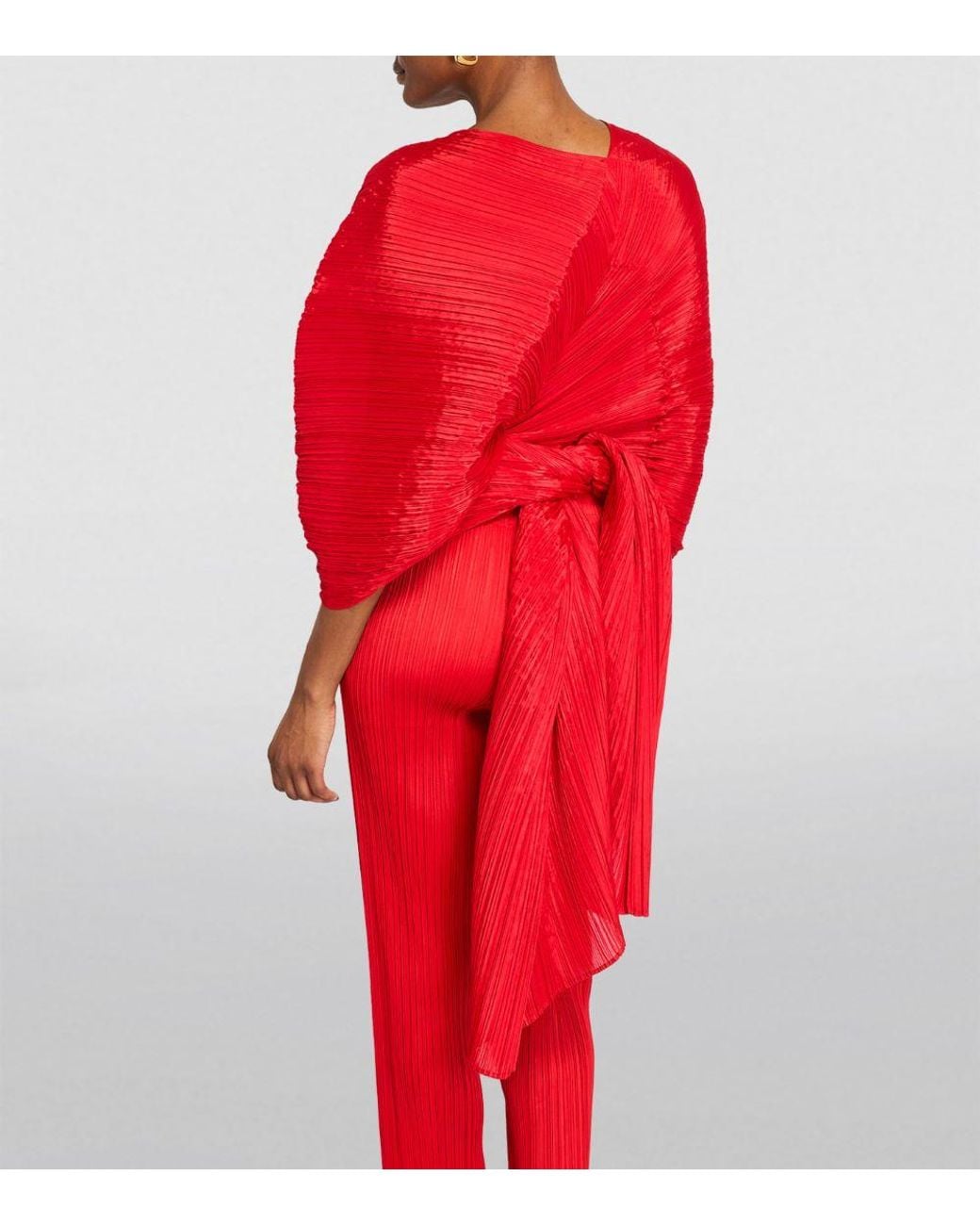 Pleats Please Issey Miyake Basics Madame-T Stole in Red | Lyst UK