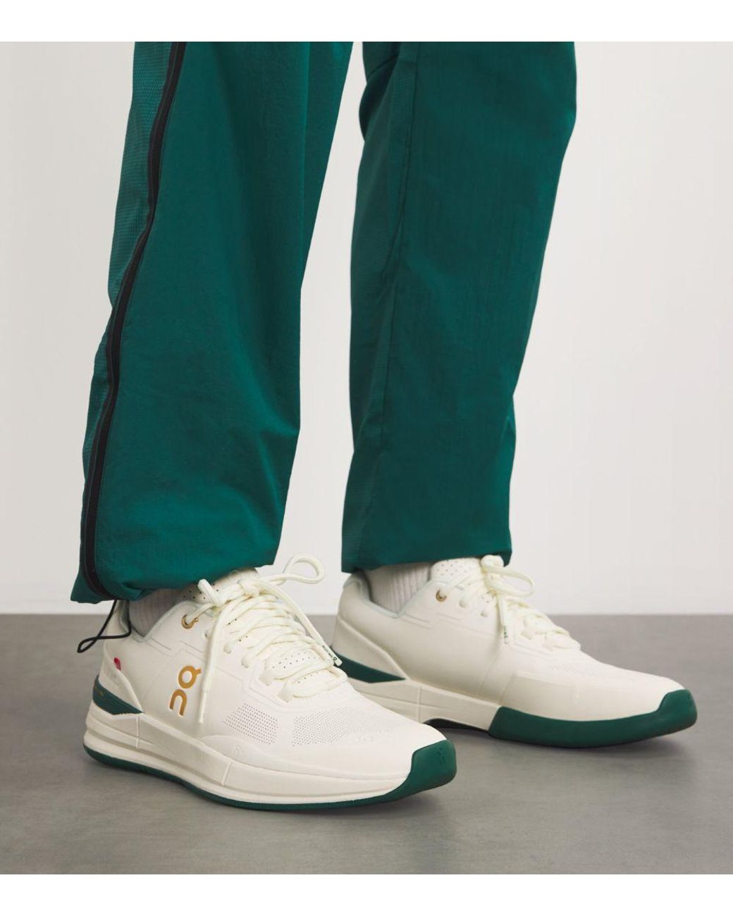On Shoes X Beams The Roger Pro Sneakers in White for Men | Lyst Canada