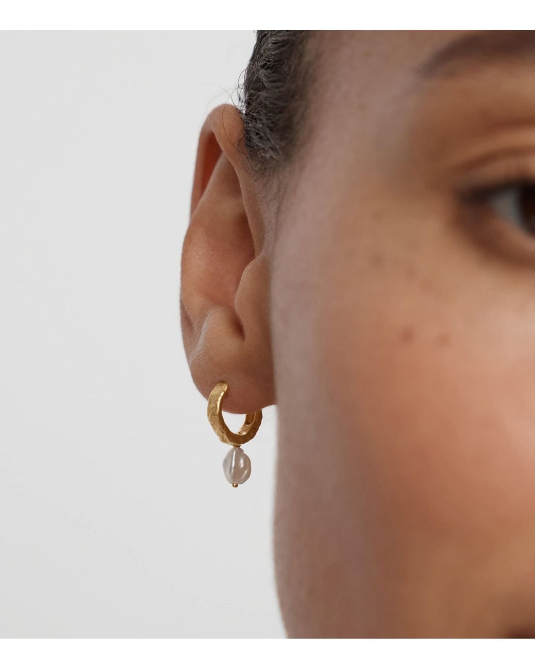 Monica Vinader Metallic Vermeil And Pearl Capri Huggie Earrings