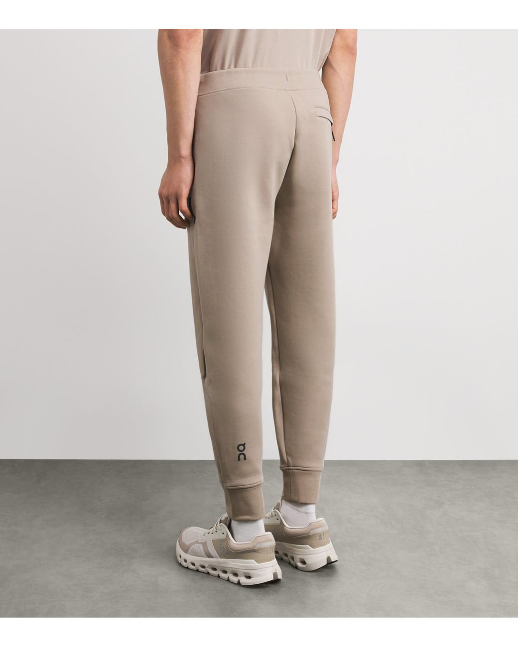 On Shoes Natural Focus Tech Sweatpants for men