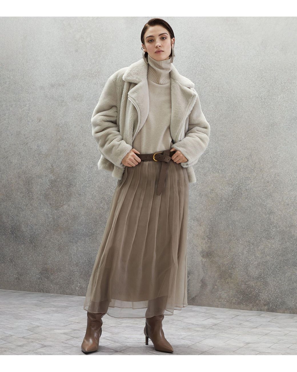 Brunello Cucinelli Silk Pleated Midi Skirt in Natural | Lyst