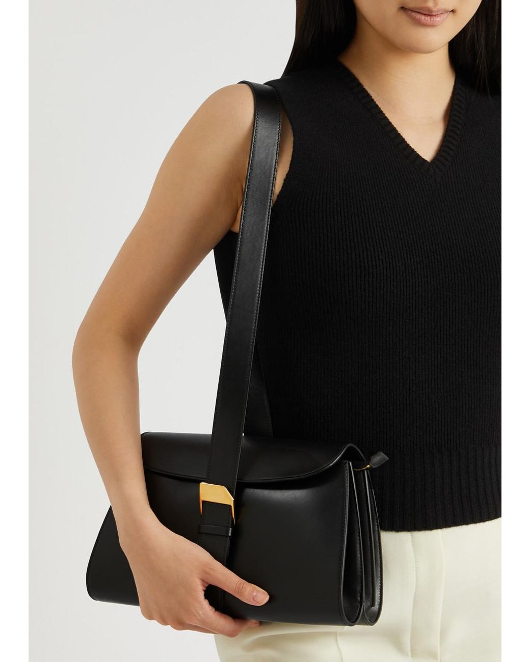 【関税・送料込み】The Row Isla Bag in Leather Black The Row Isla Leather Clutch in Black | Lyst