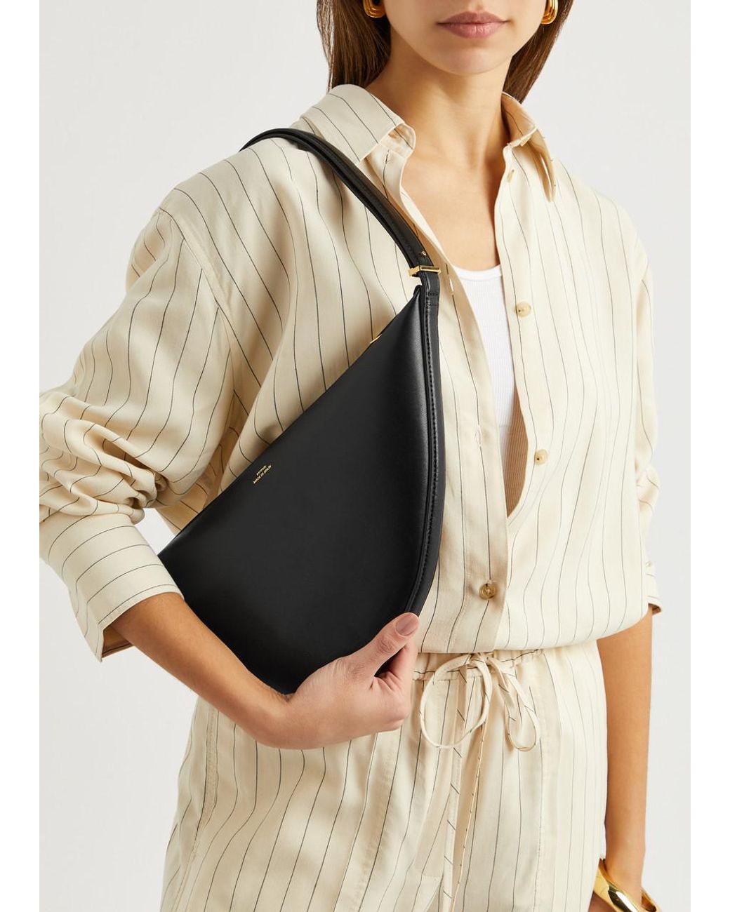 TOTEME Totême Scoop Leather Shoulder Bag in Black | Lyst