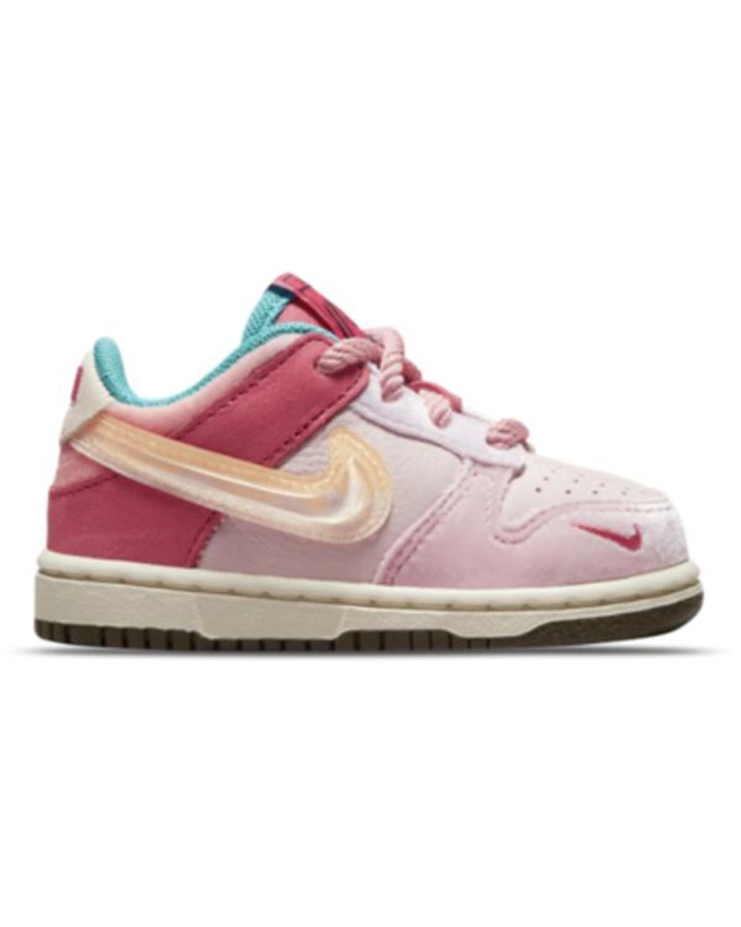 strawberry milk dunks low