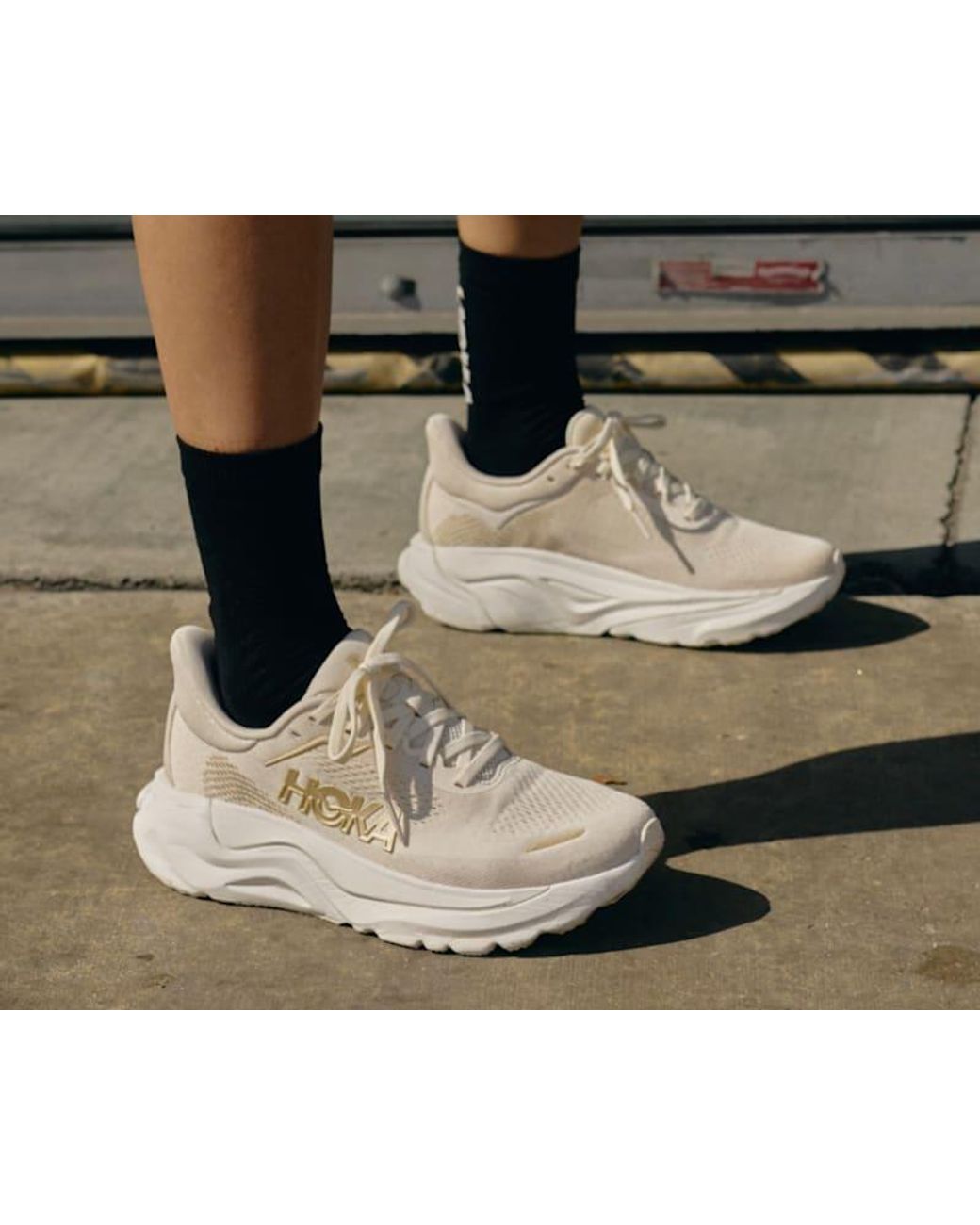 Hoka One One White Arahi 9 Road Running Shoes