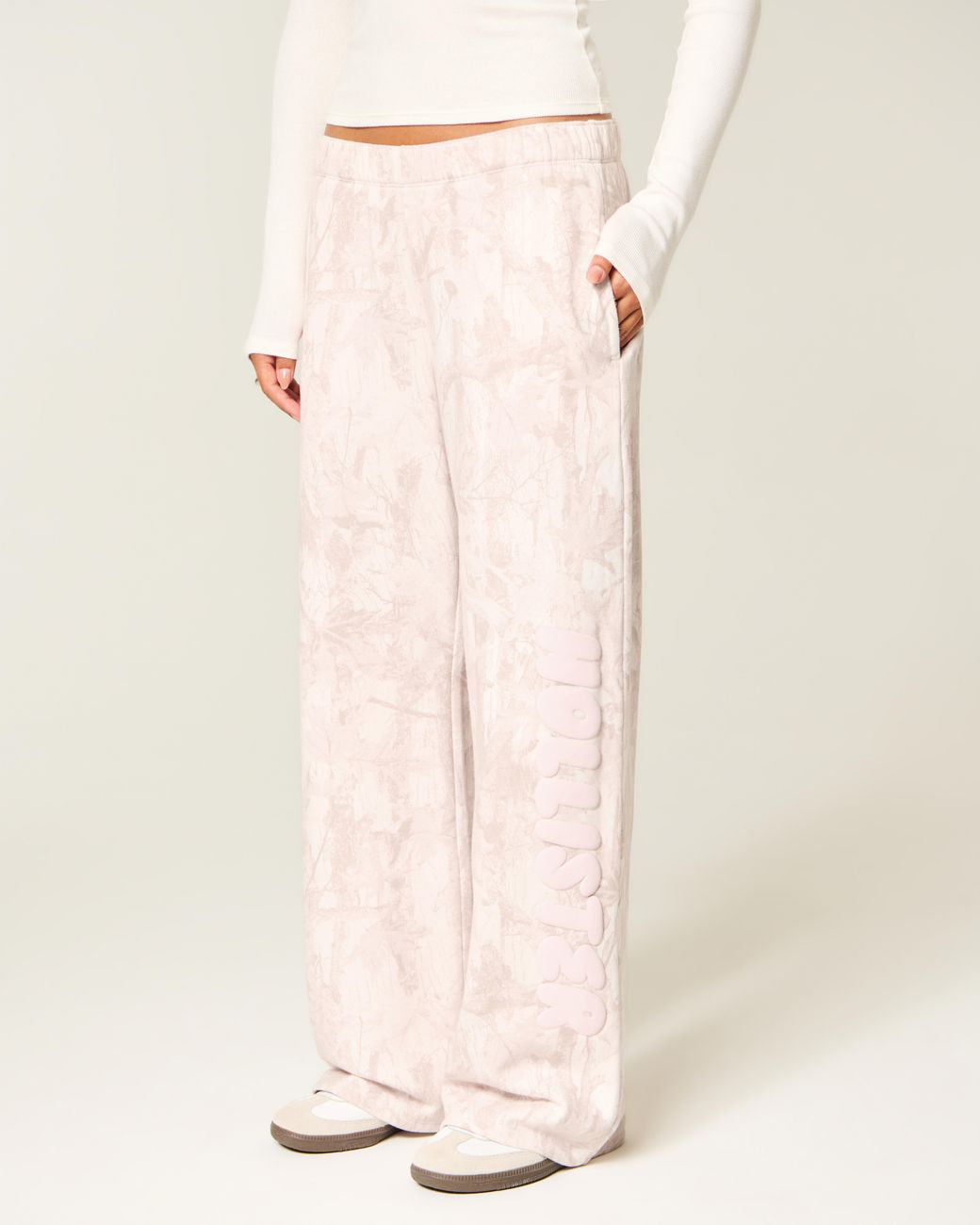 Hollister White Logo Graphic Pink Camo Wide-leg Sweatpants