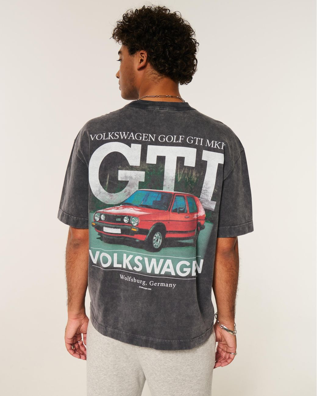 Hollister Multicolor Boxy Heavyweight Volkswagen Graphic Tee for men