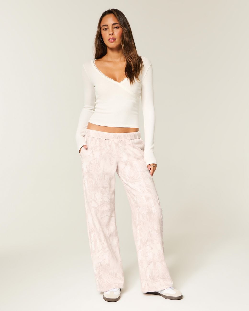 Hollister White Logo Graphic Pink Camo Wide-leg Sweatpants