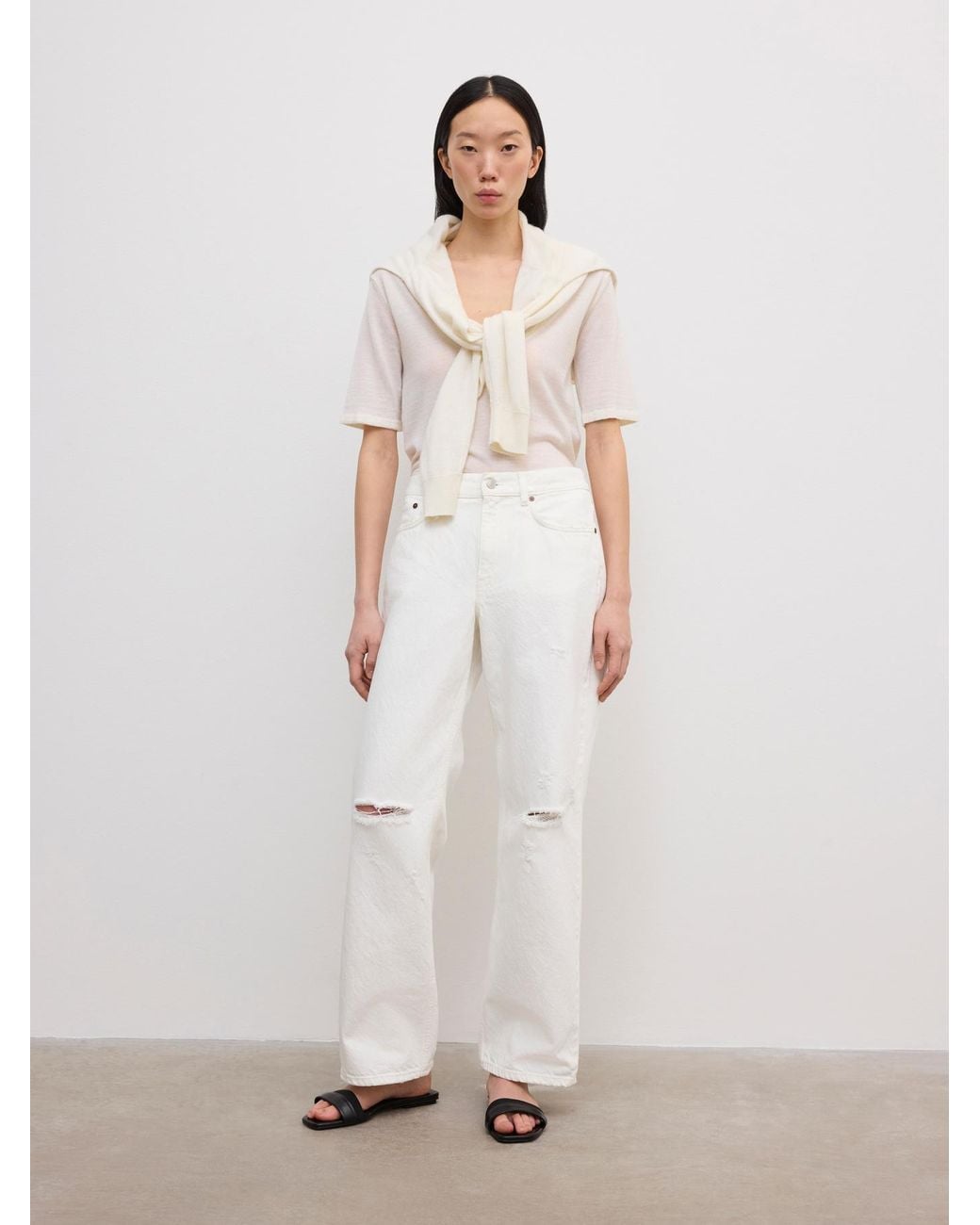 House of Dagmar White Cropped Distressed Denim