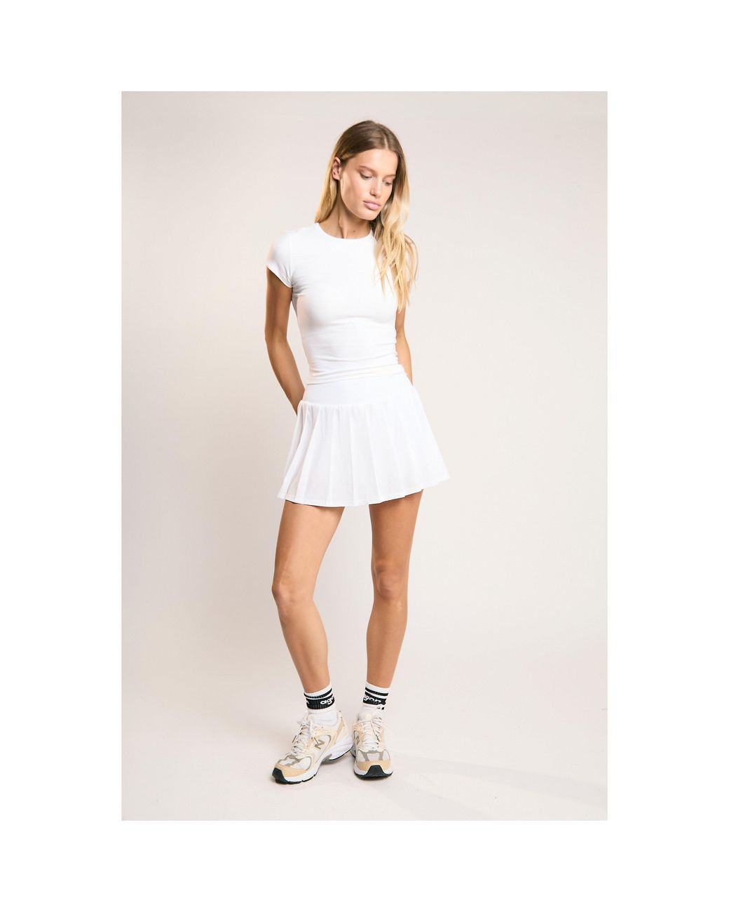agon® White Signature Scoop-Neck Crop-Top