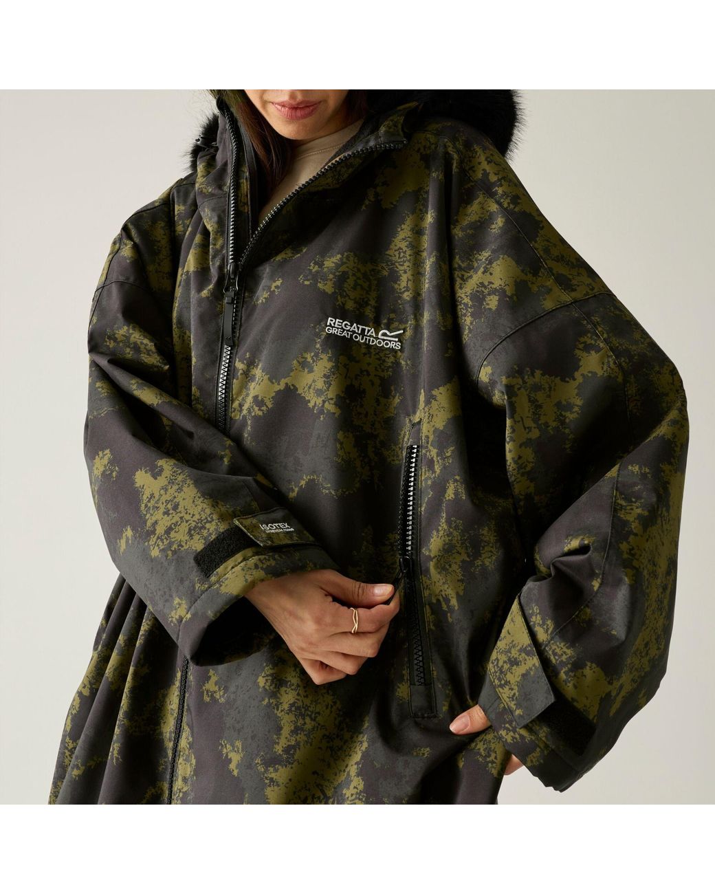 Regatta Black Adult Waterproof Changing Robe Pro