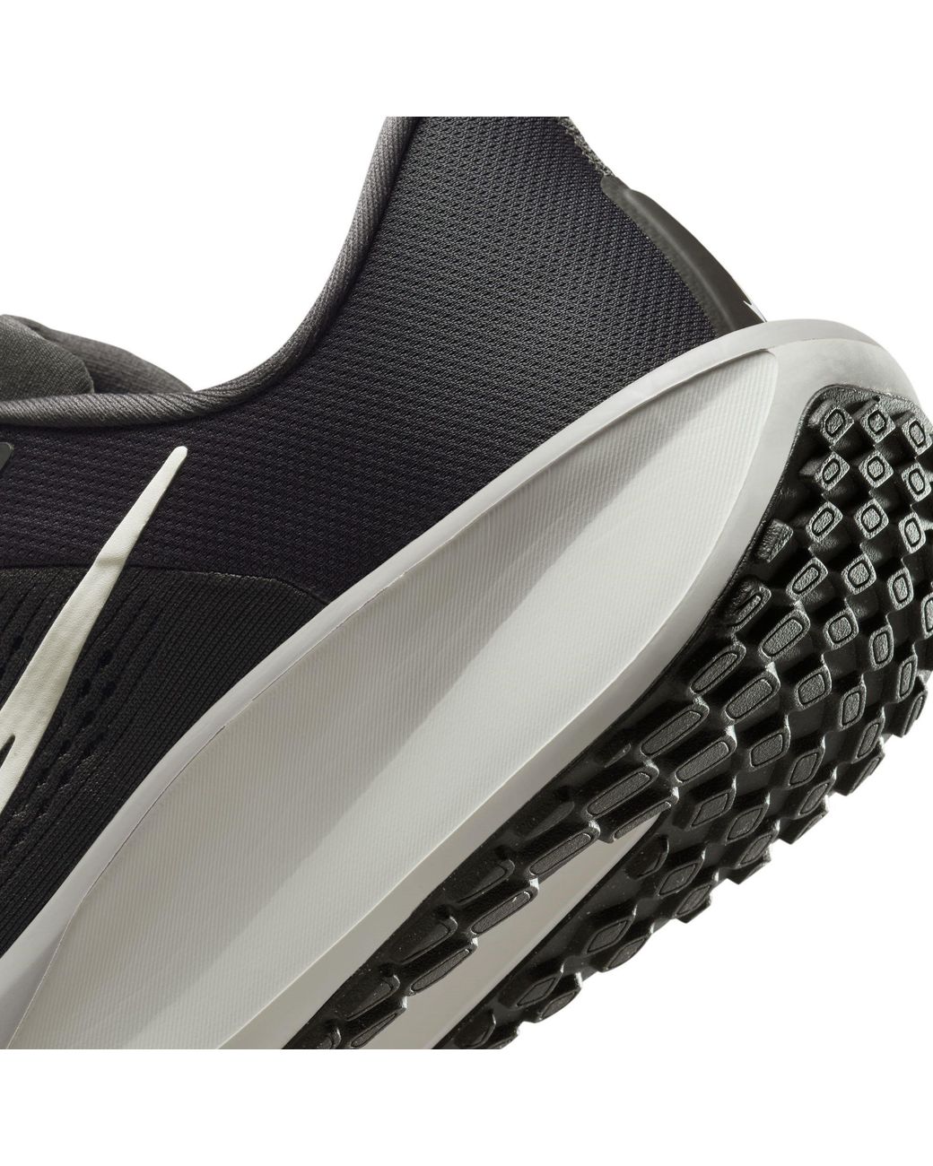 Nike Black Quest 6 Road Running Shoes for men
