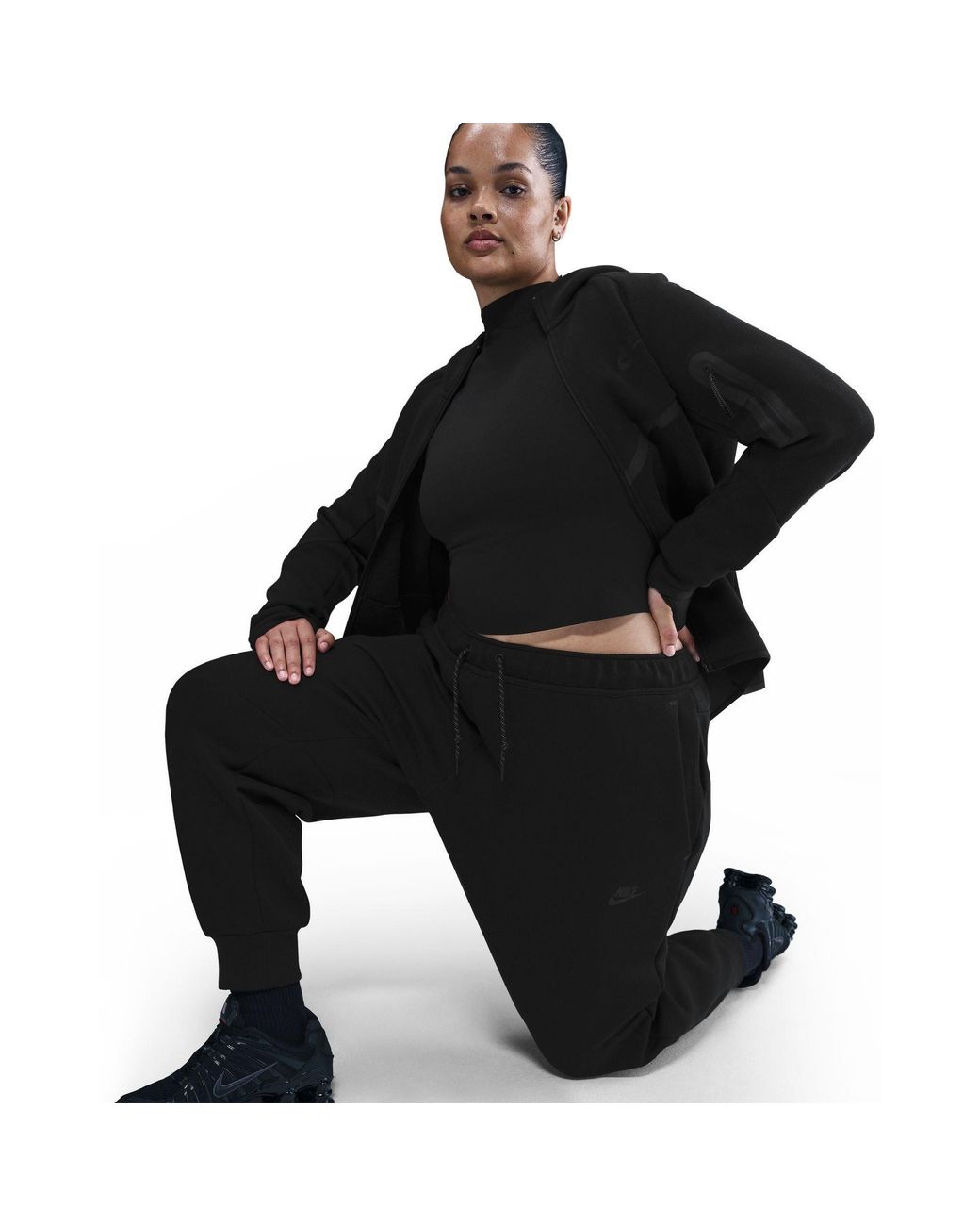 Nike Black Nsw Tech Fleece Tapered-Fit Joggers