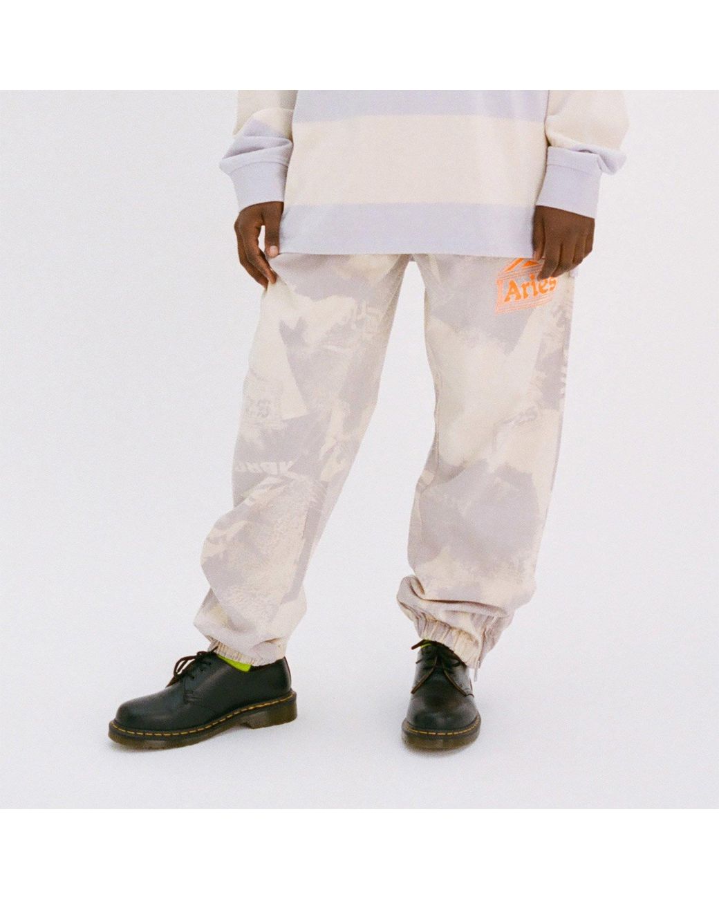 Umbro Pink Aries Closed Hem Woven Tracksuit Joggers for men