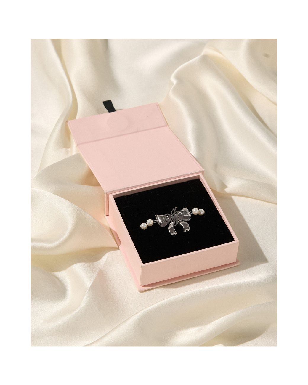 Agent Provocateur White Beki Pearl Bow Bracelet