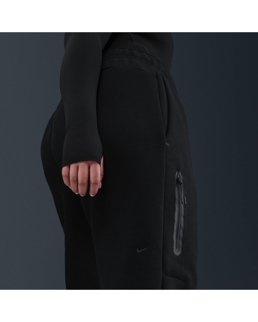 Nike Black Nsw Tech Fleece Tapered-Fit Joggers