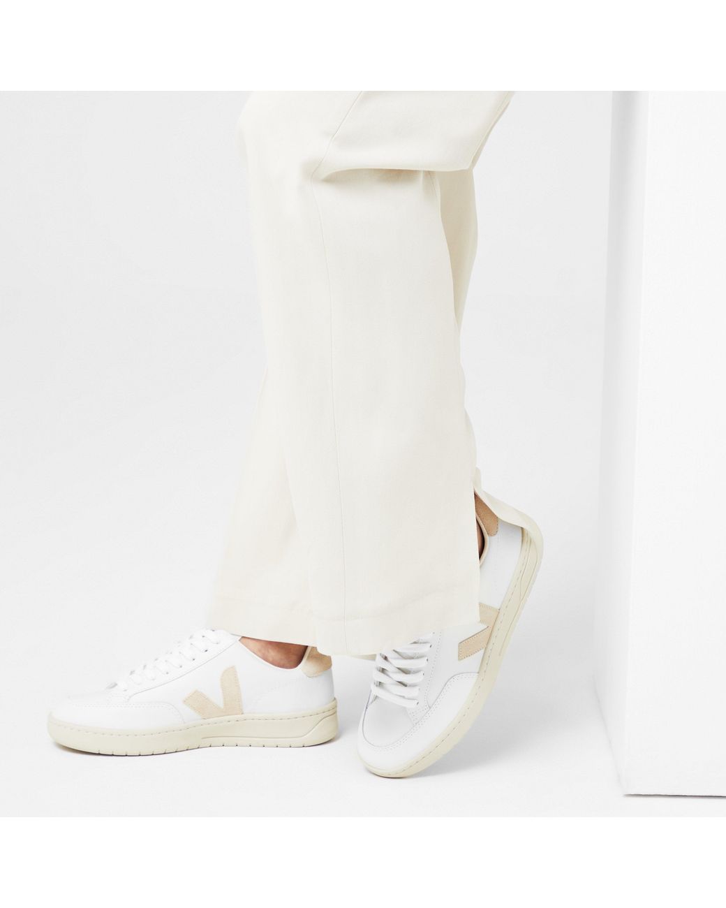 Veja White V-12 Trainers