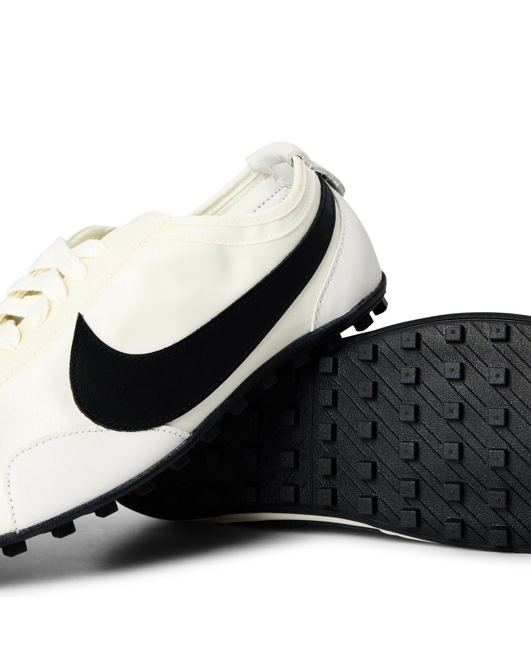 Nike White Low-Top Sports Shoes for men