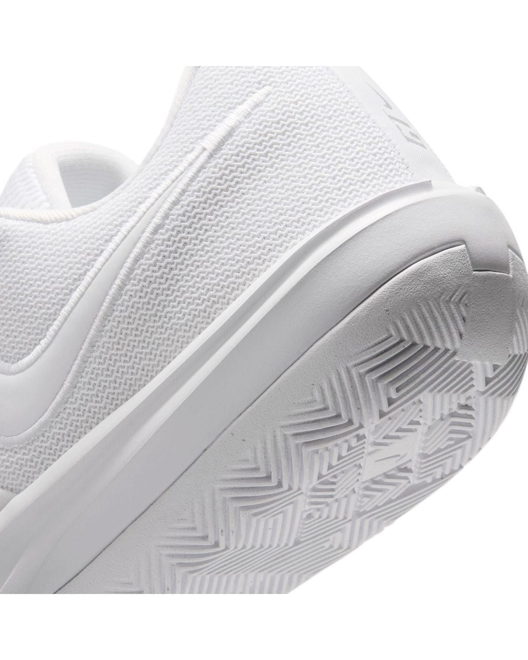 Nike White Basketball Trainers for men