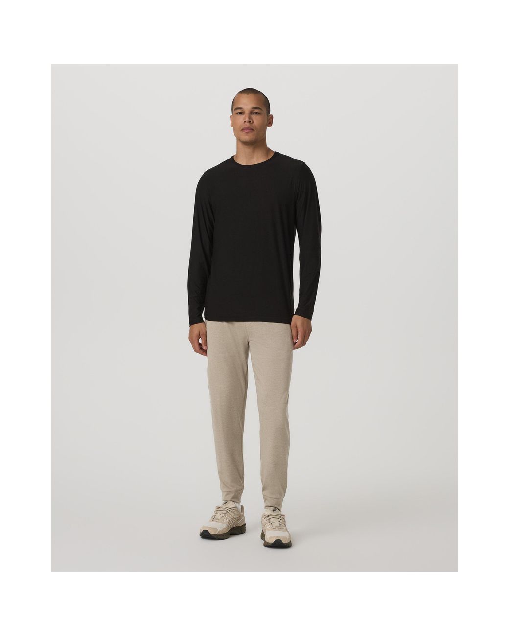 vuori Black Ponto Performance Jogger Fleece Tracksuit Bottom for men