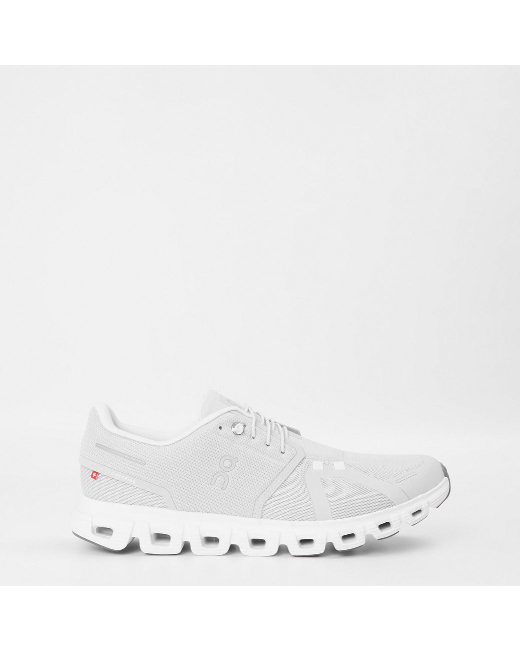 On Shoes White Cloud 6 Running Shoes for men