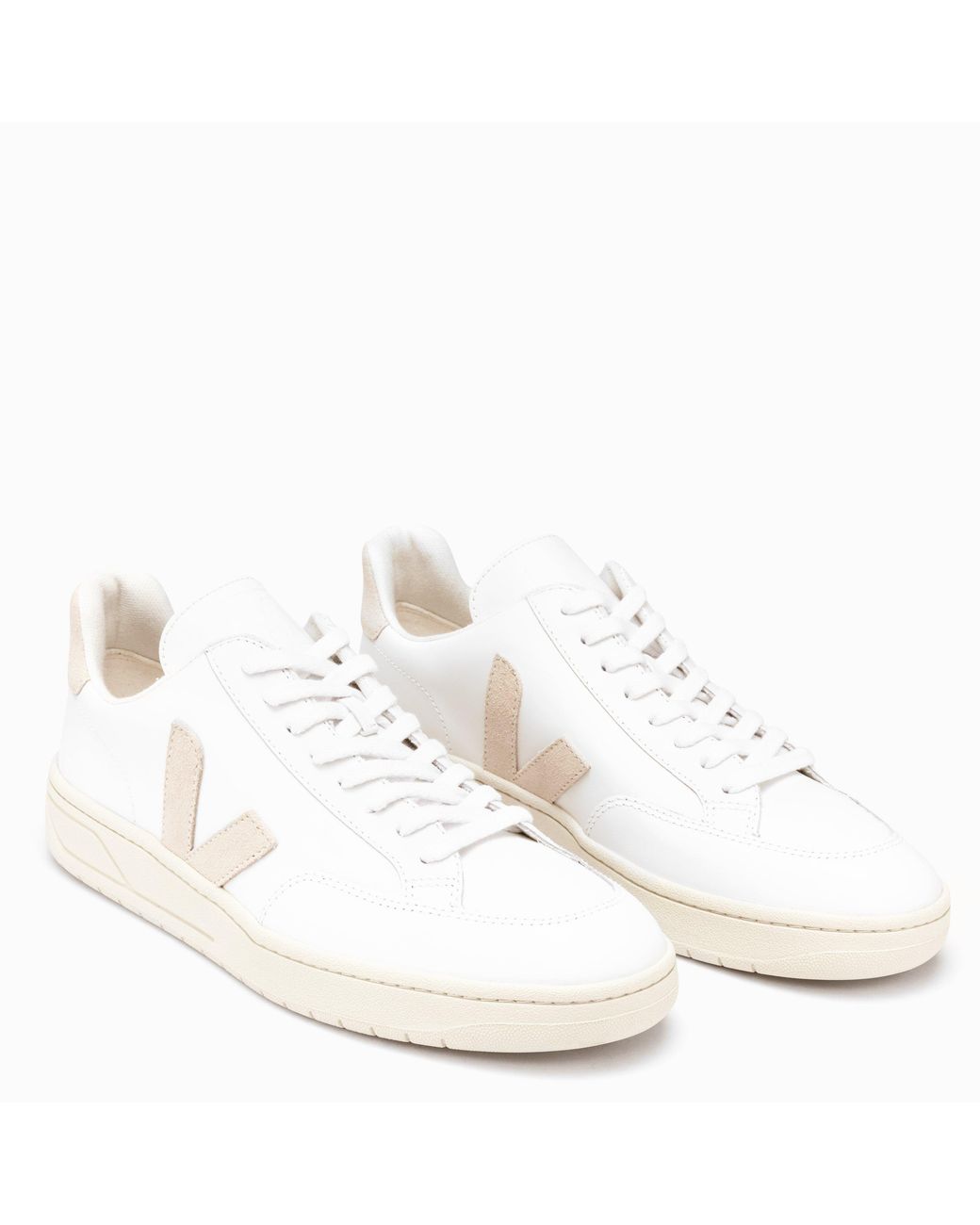 Veja White V-12 Trainers
