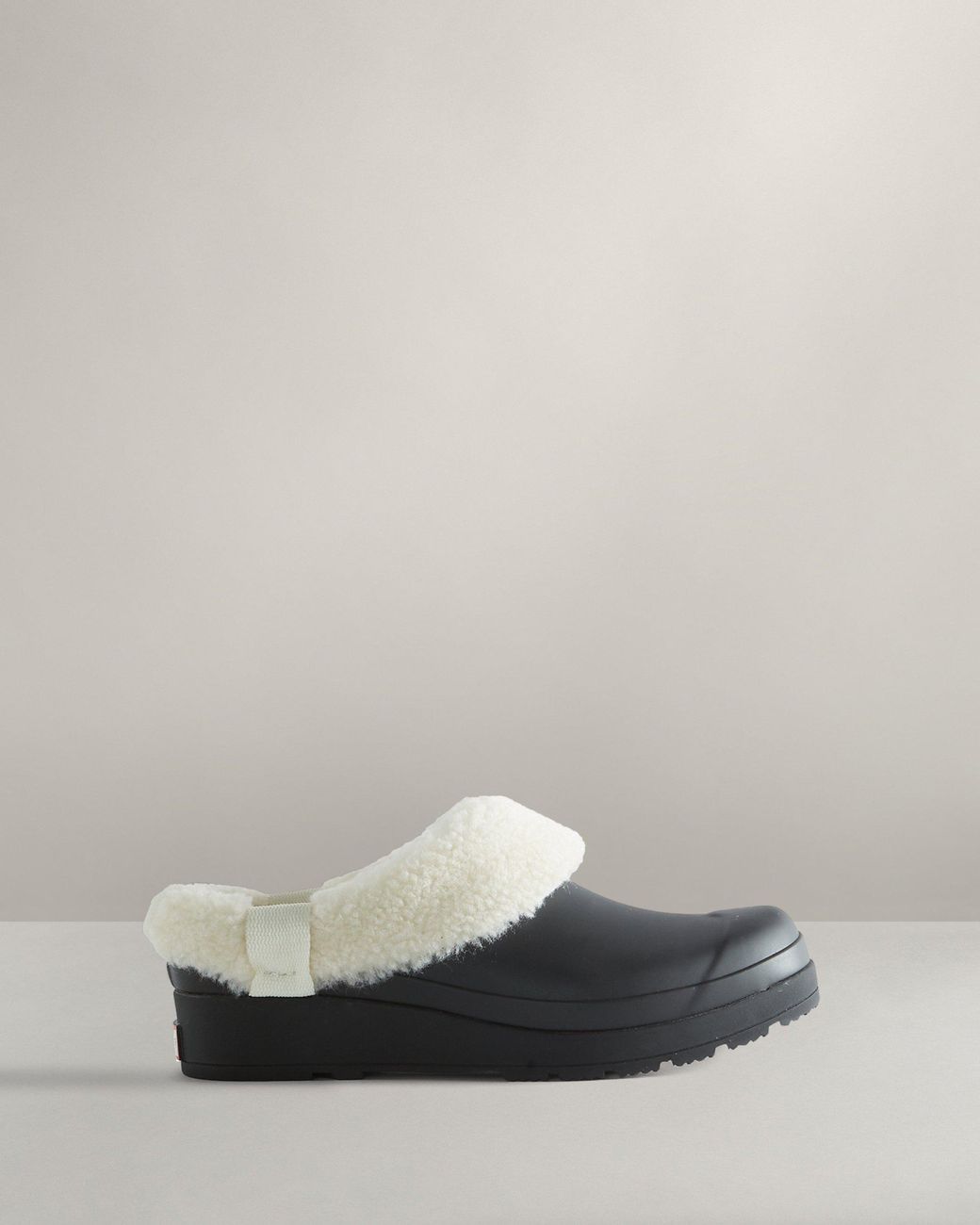 HUNTER Play Vegan Shearling Insulated Clogs in Black | Lyst