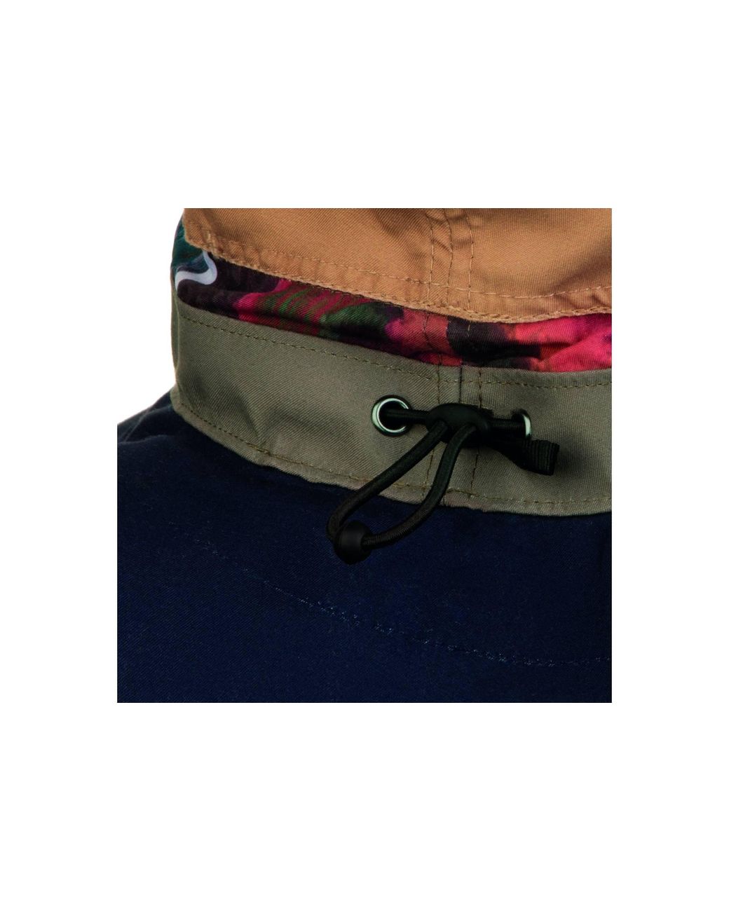 Explore Booney Buff de color Black