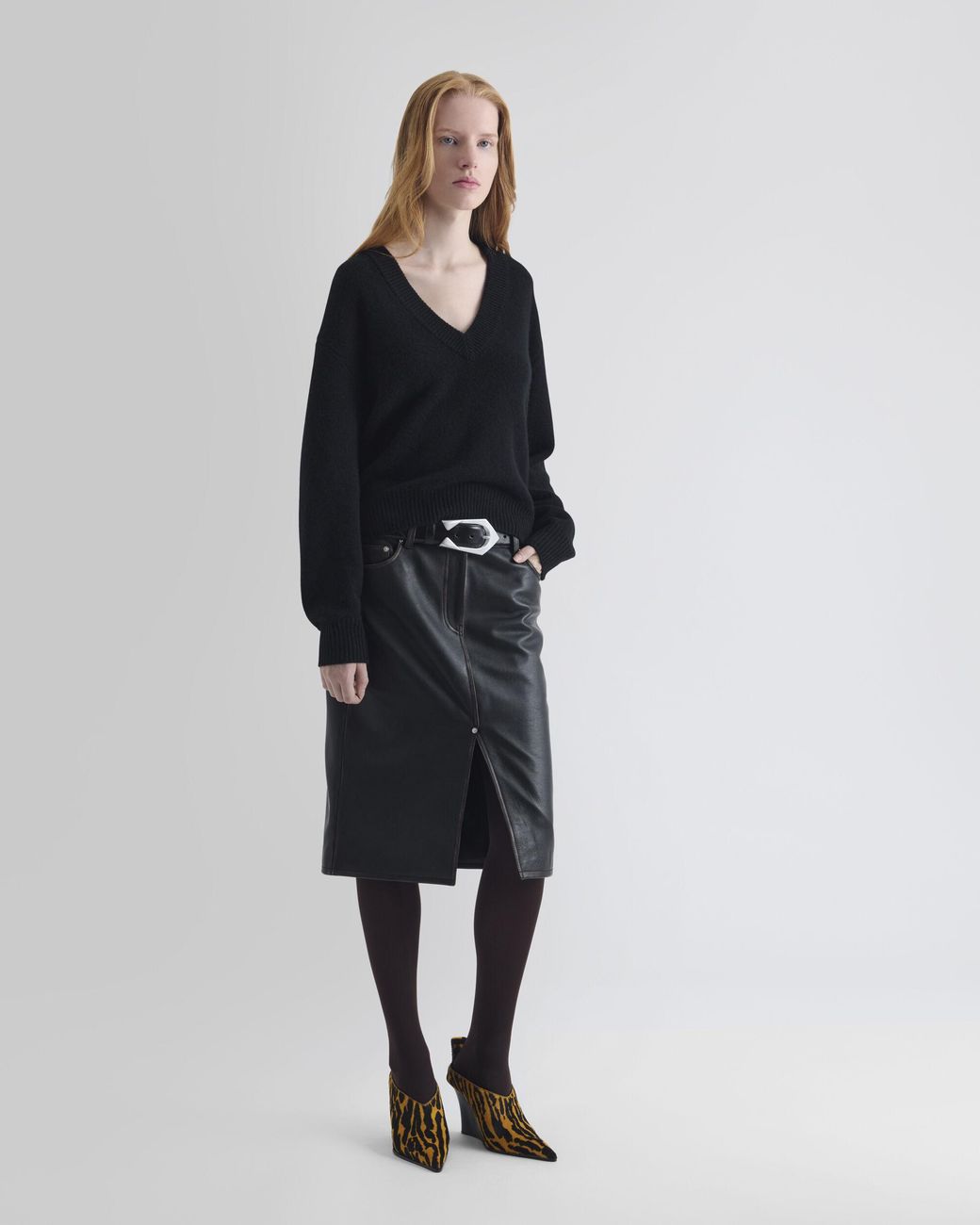 PULL COL V EN CACHEMIRE IRO en coloris Black
