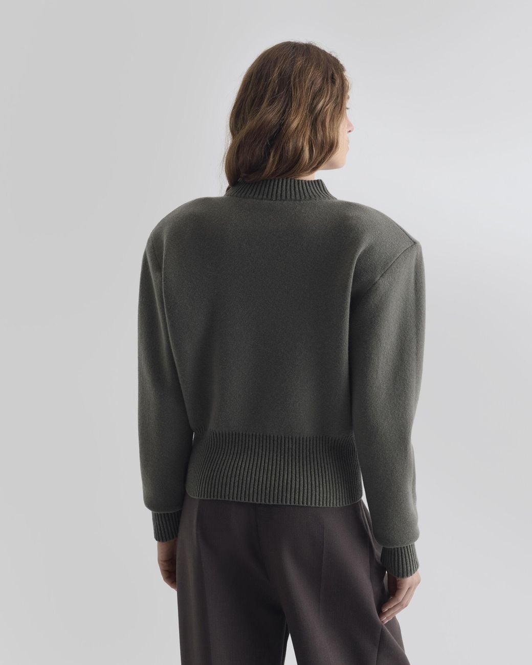 PULL À ÉPAULES STRUCTURÉES IRO en coloris Gray