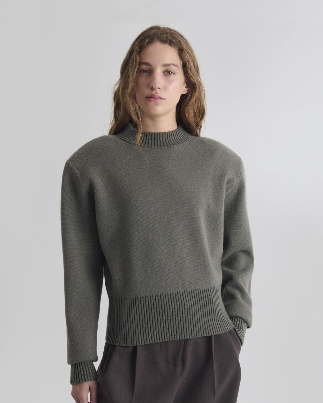 PULL À ÉPAULES STRUCTURÉES IRO en coloris Gray