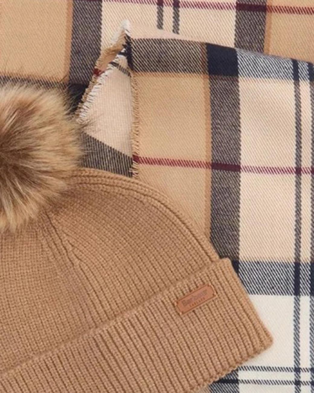 Barbour White Gift Set Dover Beanie Hailes Hessian Tartan