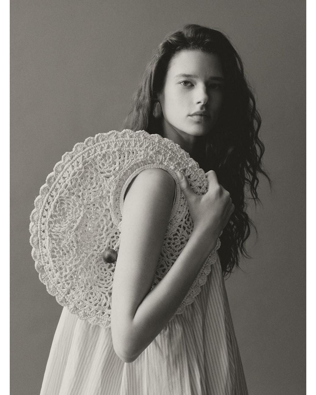 Jacquemus White The Spiaggia Small Round Bag