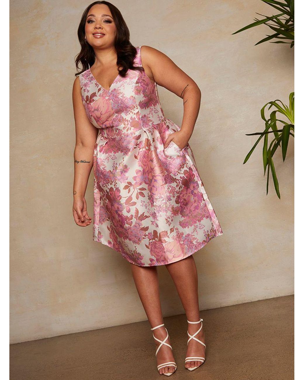 Chi Chi London Curve Sleeveless Floral Printed Dress in Pink | Lyst UK