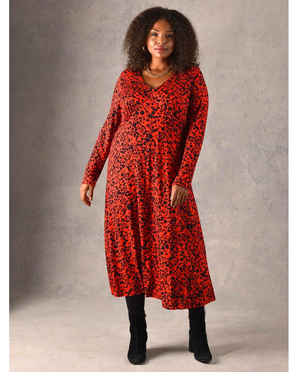 Live Unlimited Curve Pebble Print V Neck Jersey Midi Dress in Red | Lyst UK