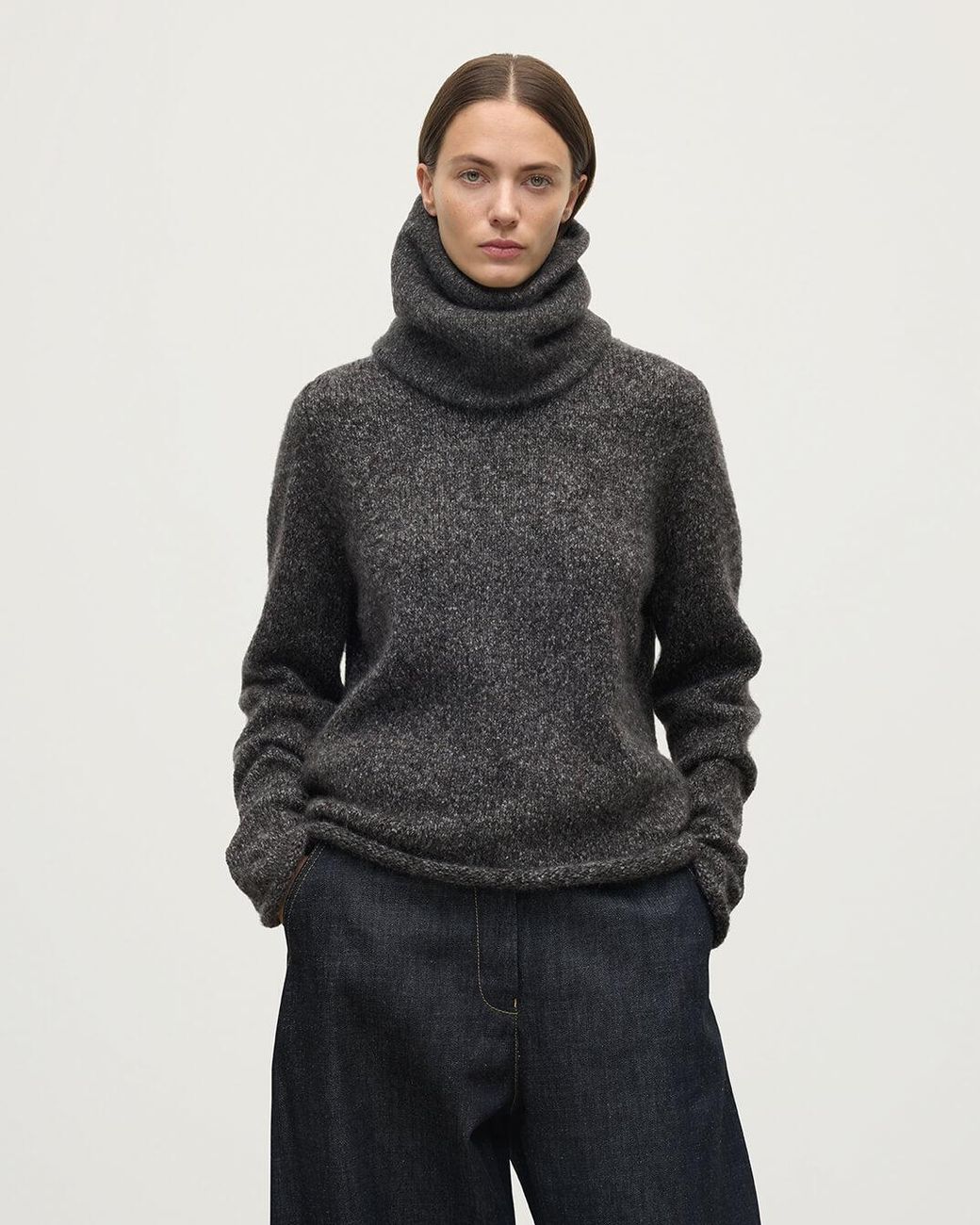 Johnstons Black Cashmere Bouclé Charcoal Snood
