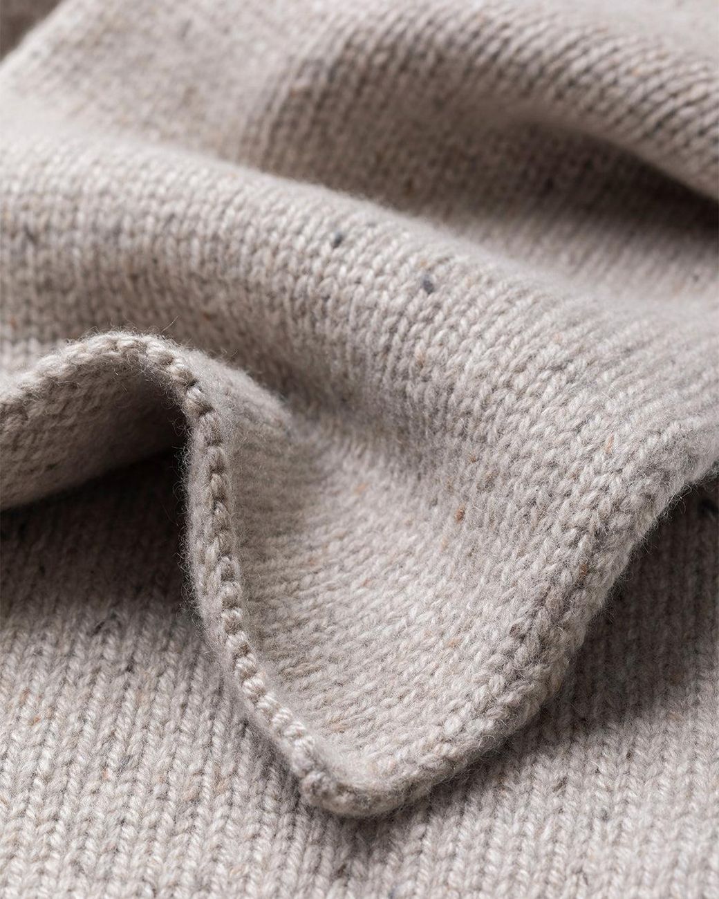 Johnstons Natural Tiree Donegal Cashmere Scarf