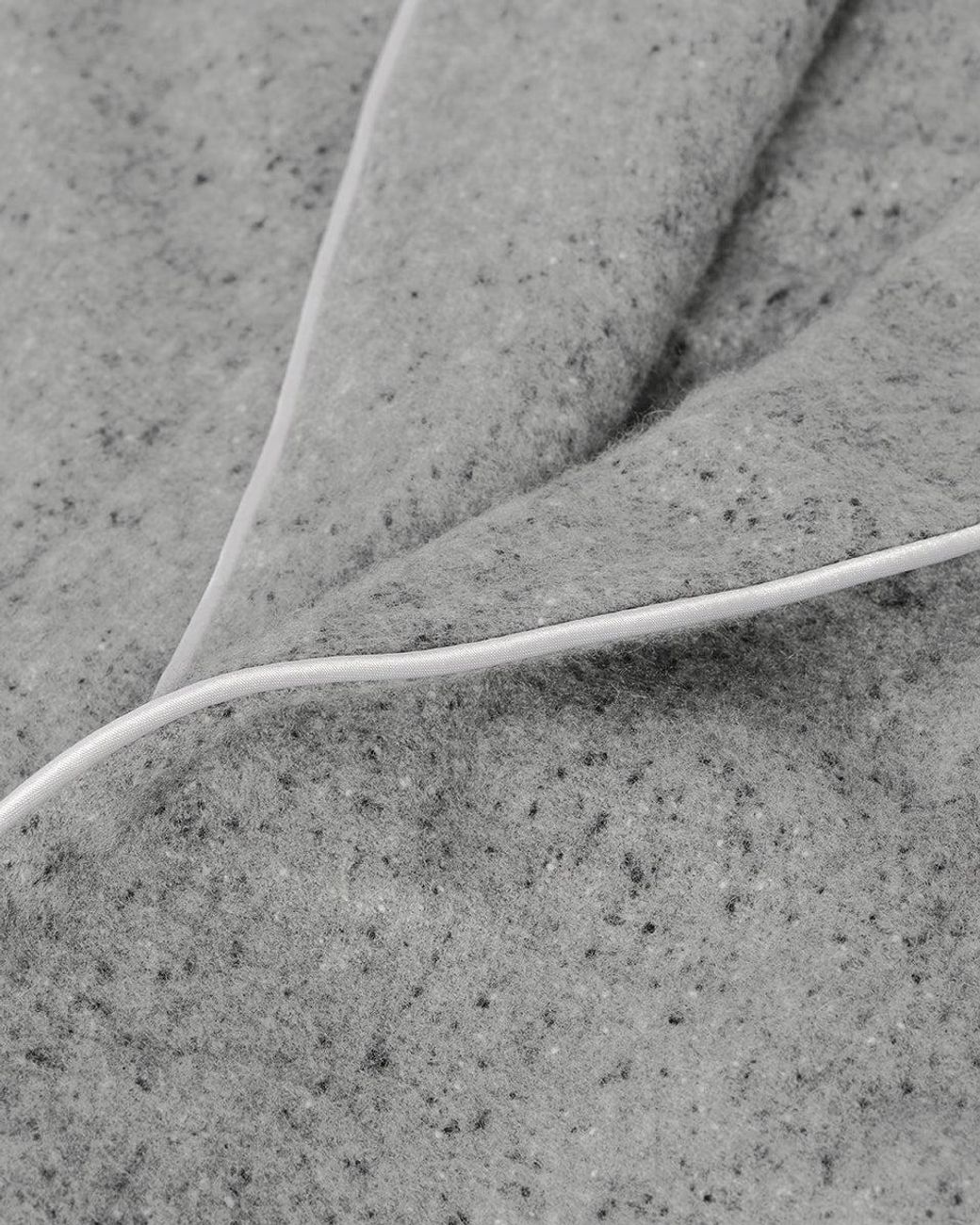 Johnstons White Donegal Cashmere Light Dressing Gown