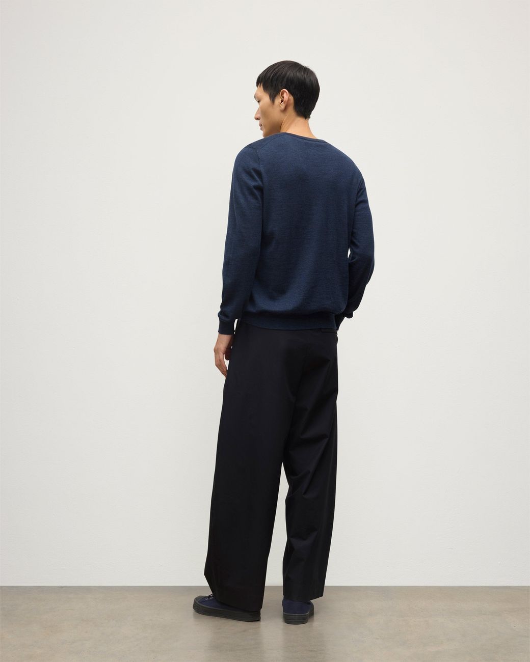 Johnstons Blue Fin V Neck Superfine Cashmere Jumper for men