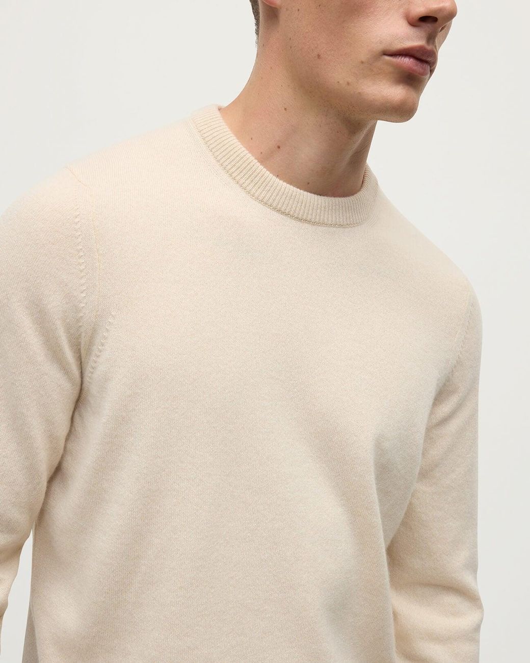 Johnstons Natural Rory Cream Classic Cashmere Crew Jumper for men