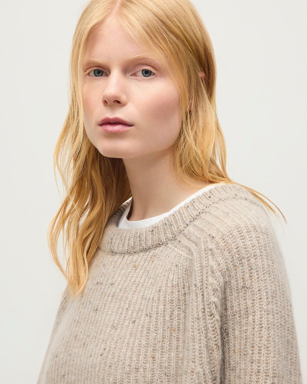 Johnstons Natural Norah Ribbed Donegal Cashmere Jumper