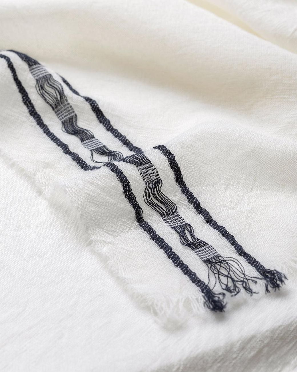 Johnstons White Cyrus Float Edge Scarf