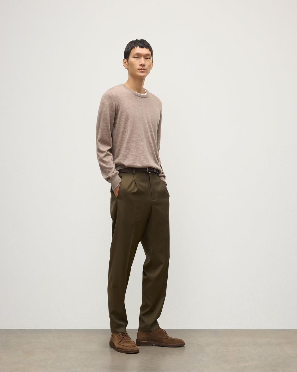 Johnstons Natural Fin Light Superfine Cashmere Jumper for men