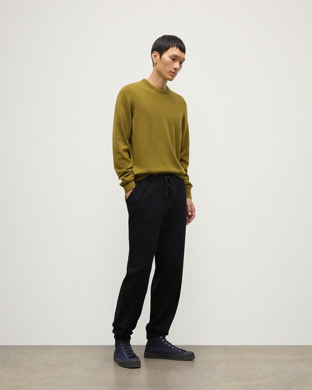 Johnstons Black Kirk Cashmere Sweatpants for men