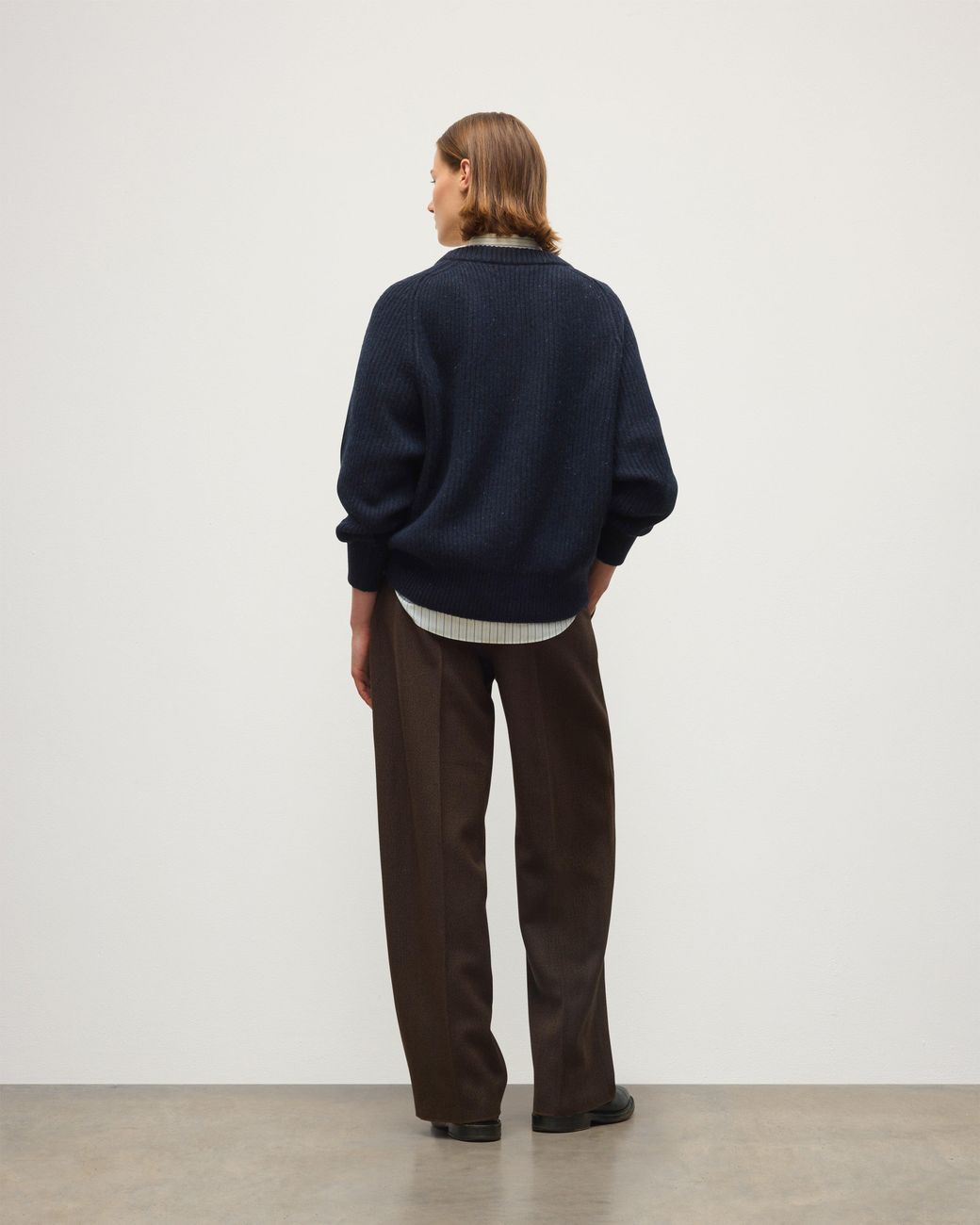 Johnstons Black Norah Ribbed Donegal Cashmere Jumper