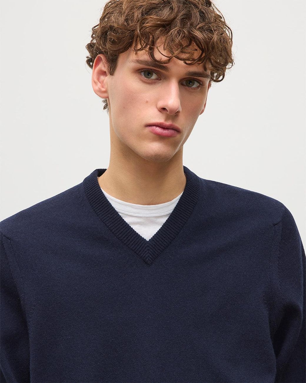Johnstons Blue Rory Dark Classic Cashmere V-Neck Jumper for men