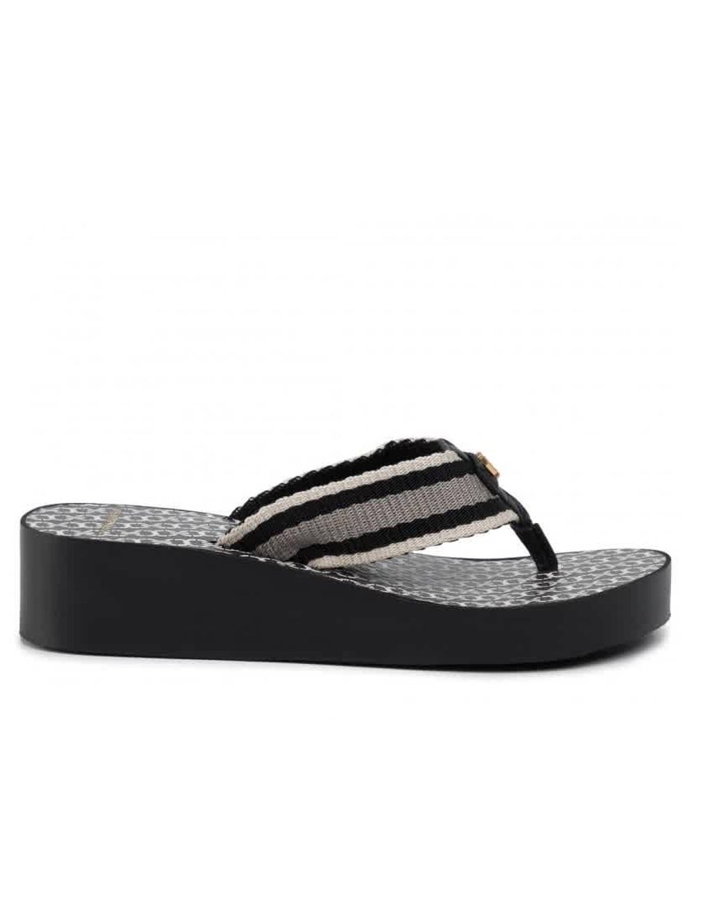 sanuk wide feet
